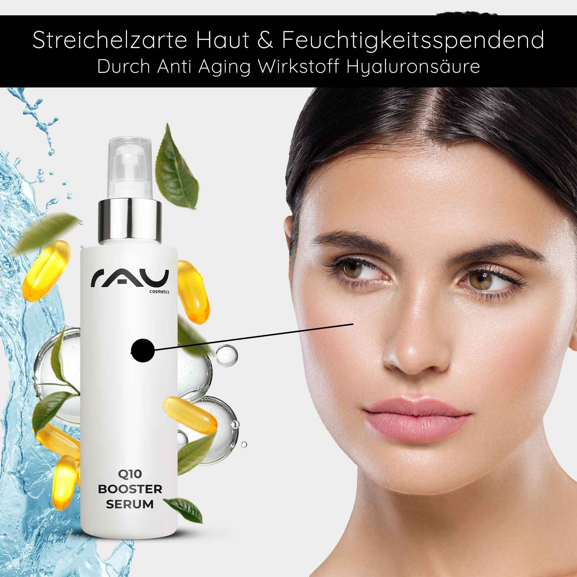 Un flacone di siero Q10 Booster di RAU con acido ialuronico, circondato da ingredienti idratanti come capsule gialle e foglie verdi, accanto alla pelle radiosa di una modella, sottolineando i benefici anti-età.