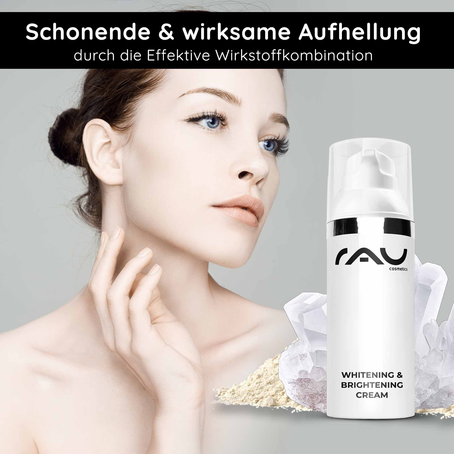 Donna dalla pelle liscia e dal tocco delicato sul viso, presenta RAU Cosmetics Whitening & Brightening Cream con ingredienti come la niacinamide, su sfondo chiaro.