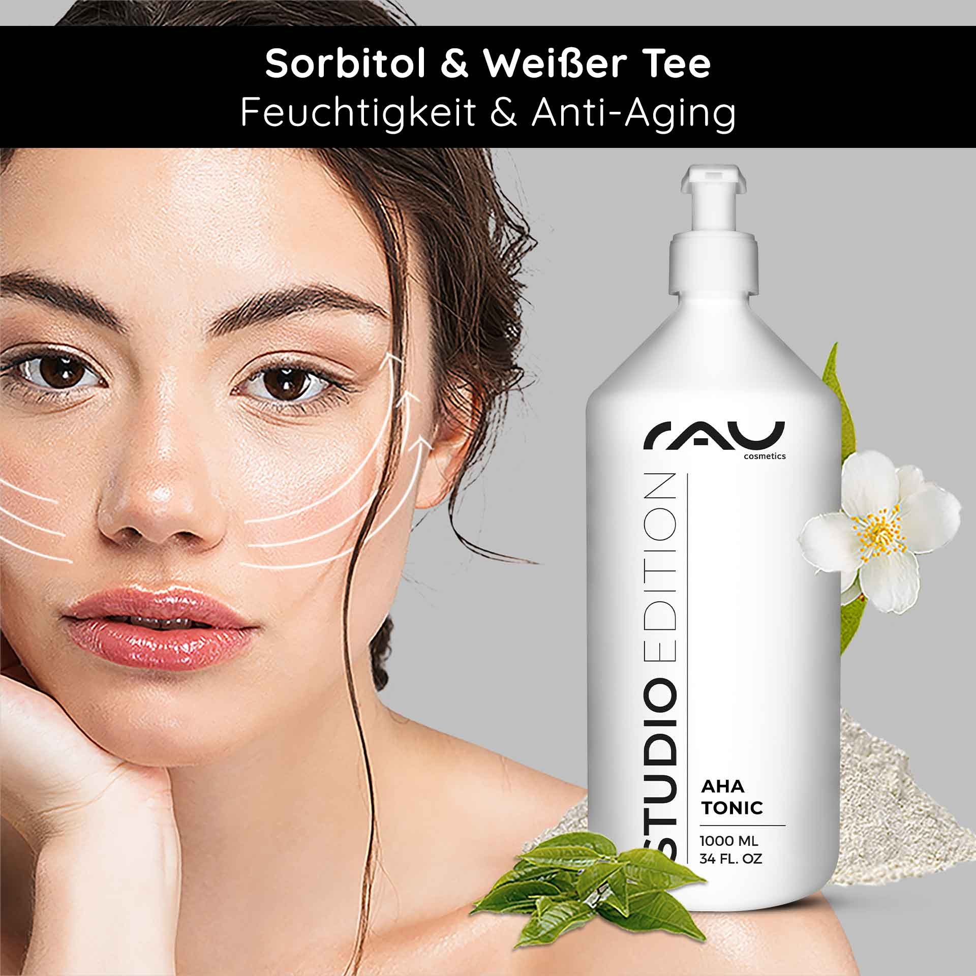 Flacone da 1000 ml di Tonico AHA di RAU Cosmetics con accenti floreali, con una modella che dimostra i benefici della cura della pelle ed evidenzia le proprietà idratanti e anti-aging.