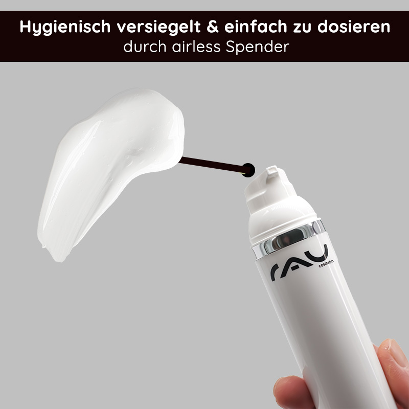Peeling agli acidi della frutta 100 ml Peeling agli acidi della frutta con BHA RAU Cosmetics Airless-Spender mit cremiger Fruchtsäure-Peeling-Textur, bei dem der hygienische Verschluss und die einfache Dosierung für die Hautpflege im Vordergrund stehen.