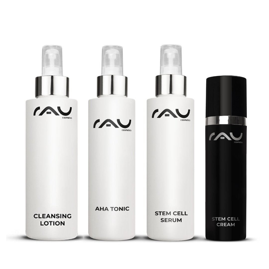 RAU Cosmetics Advanced Pflegeroutine per reife pelle, bestehend aus Cleansing Lotion, AHA Tonic, Stem Cell Siero e Stem Cell Cream, su weißem Hintergrund.