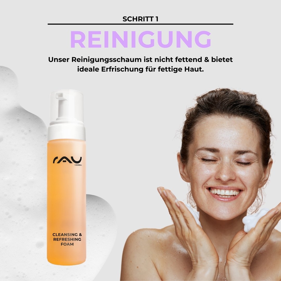 Schiuma detergente per pelle grassa, donna sorridente durante l'applicazione del prodotto, fase 1 della routine di cura della pelle di RAU Cosmetics.