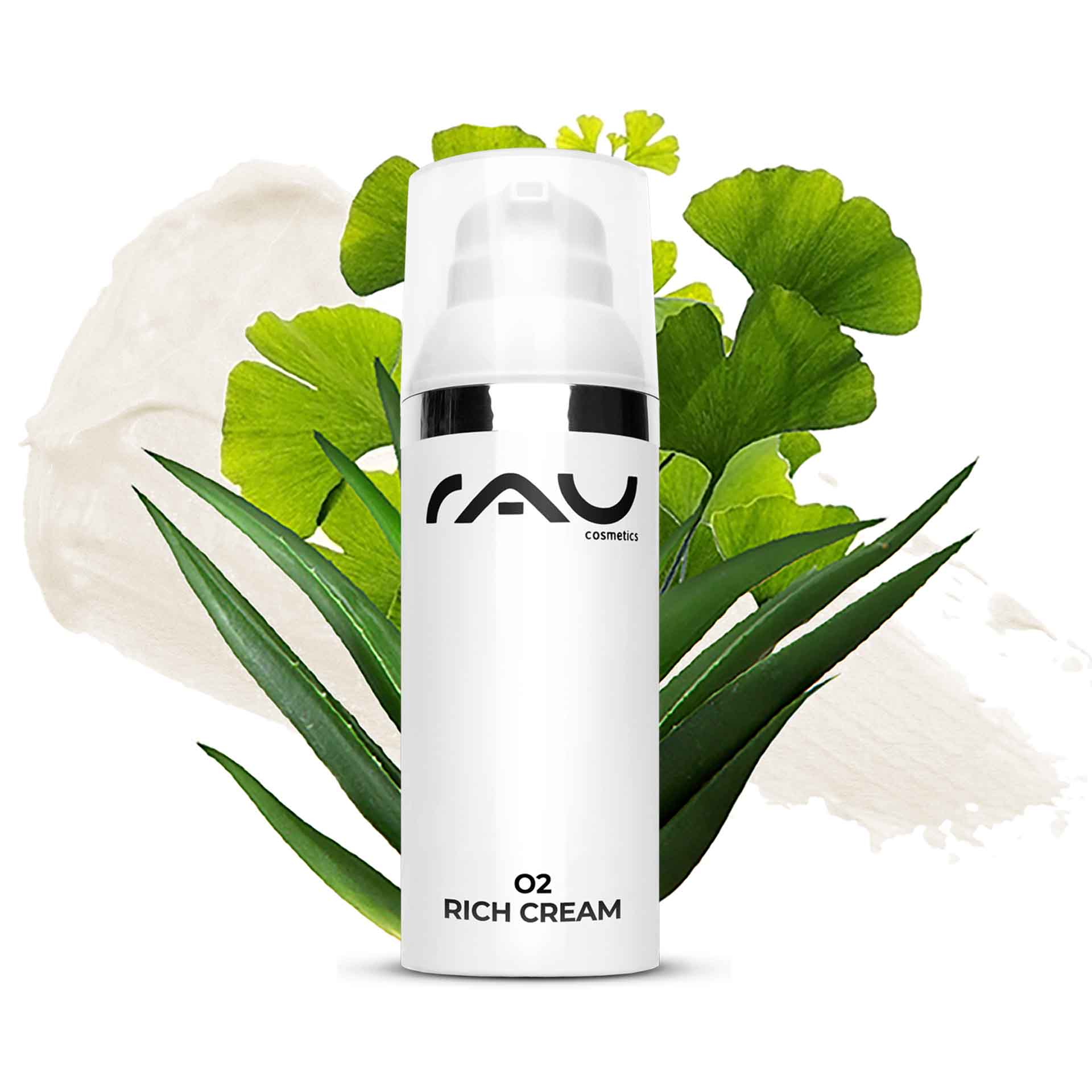 O2 Rich Cream 50 ml Ricca crema da notte per pelli secche con gingko Flasche der RAU Cosmetics O2 Rich Cream mit Ginkgoblättern und Aloe Vera-Hintergrund, die die Feuchtigkeitsversorgung trockener Haut fördert.