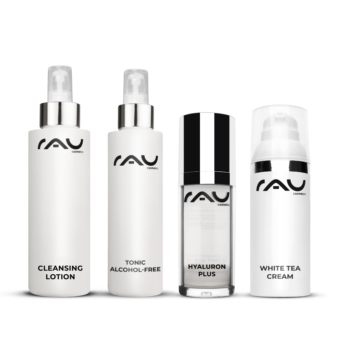 Routine di cura avanzata per pelli normali RAU Cosmetics Hautpflegeset mit Reinigungslotion, alkoholfreiem Tonic, Hyaluron Plus Serum und White Tea Cream, entwickelt für normale Haut, mit Schwerpunkt auf Feuchtigkeitsversorgung und sanfter Reinigung.