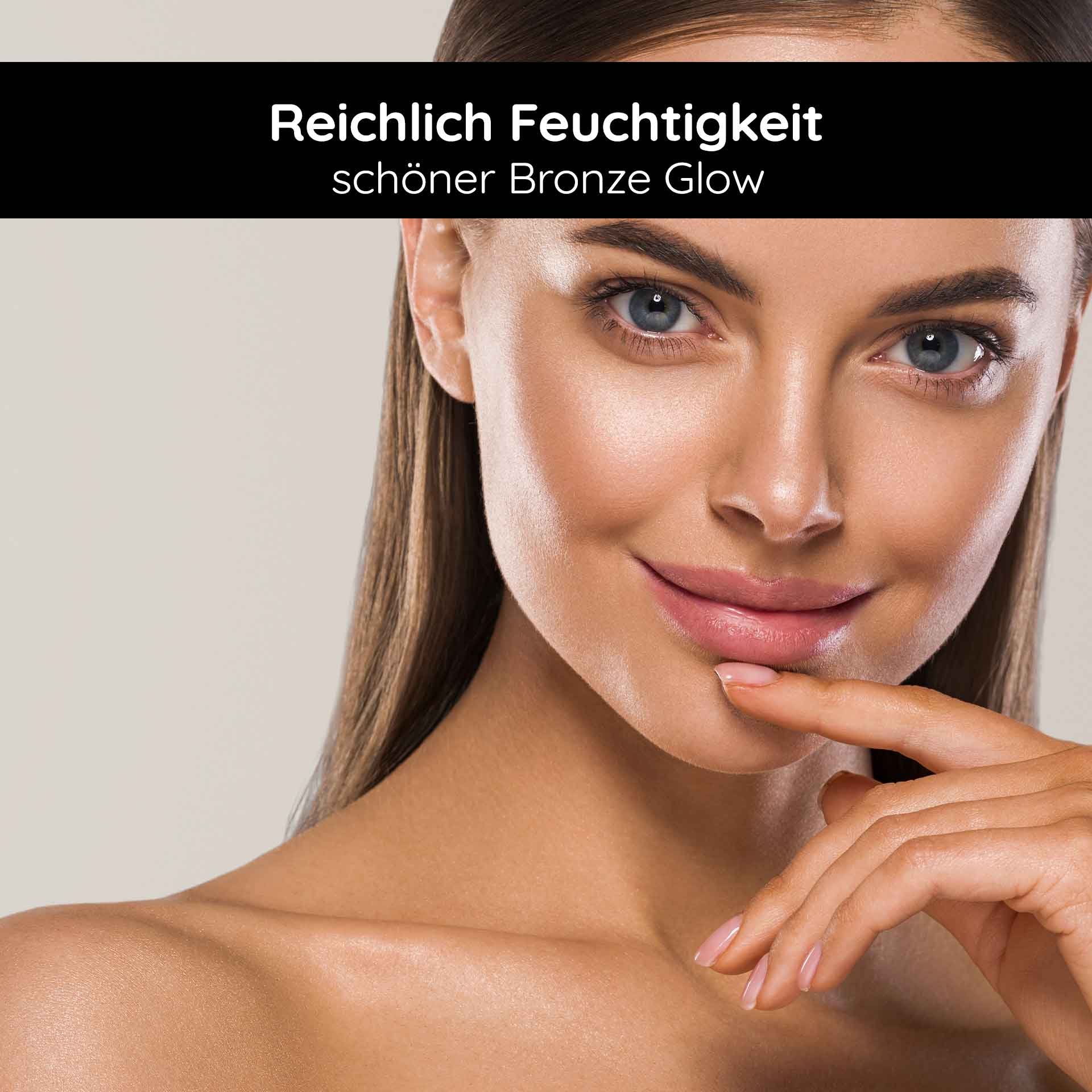 Donna dal colorito radioso e leggera abbronzatura, sottolineata dal testo "Idratazione abbondante per una bella lucentezza bronzea", ideale per l'applicazione del siero viso autoabbronzante di RAU Cosmetics.
