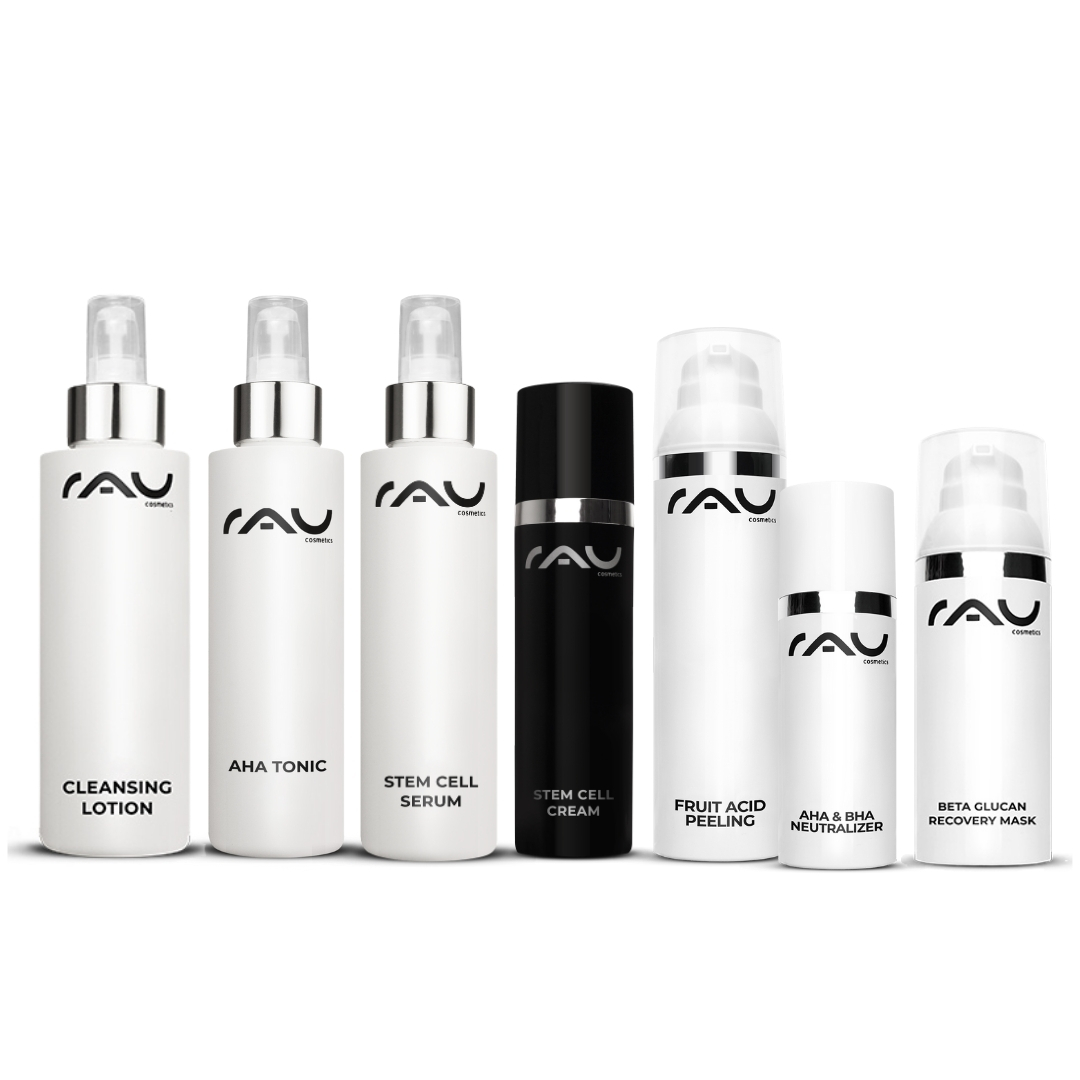 Routine di cura professionale per la pelle matura Profi Pflegeroutine für reife Haut von RAU Cosmetics, bestehend aus Reinigungslotion, AHA Tonic, Stem Cell Serum, Stem Cell Cream, Fruchtsäurepeeling, AHA & BHA Neutralizer und Beta Glucan Recovery Mask.