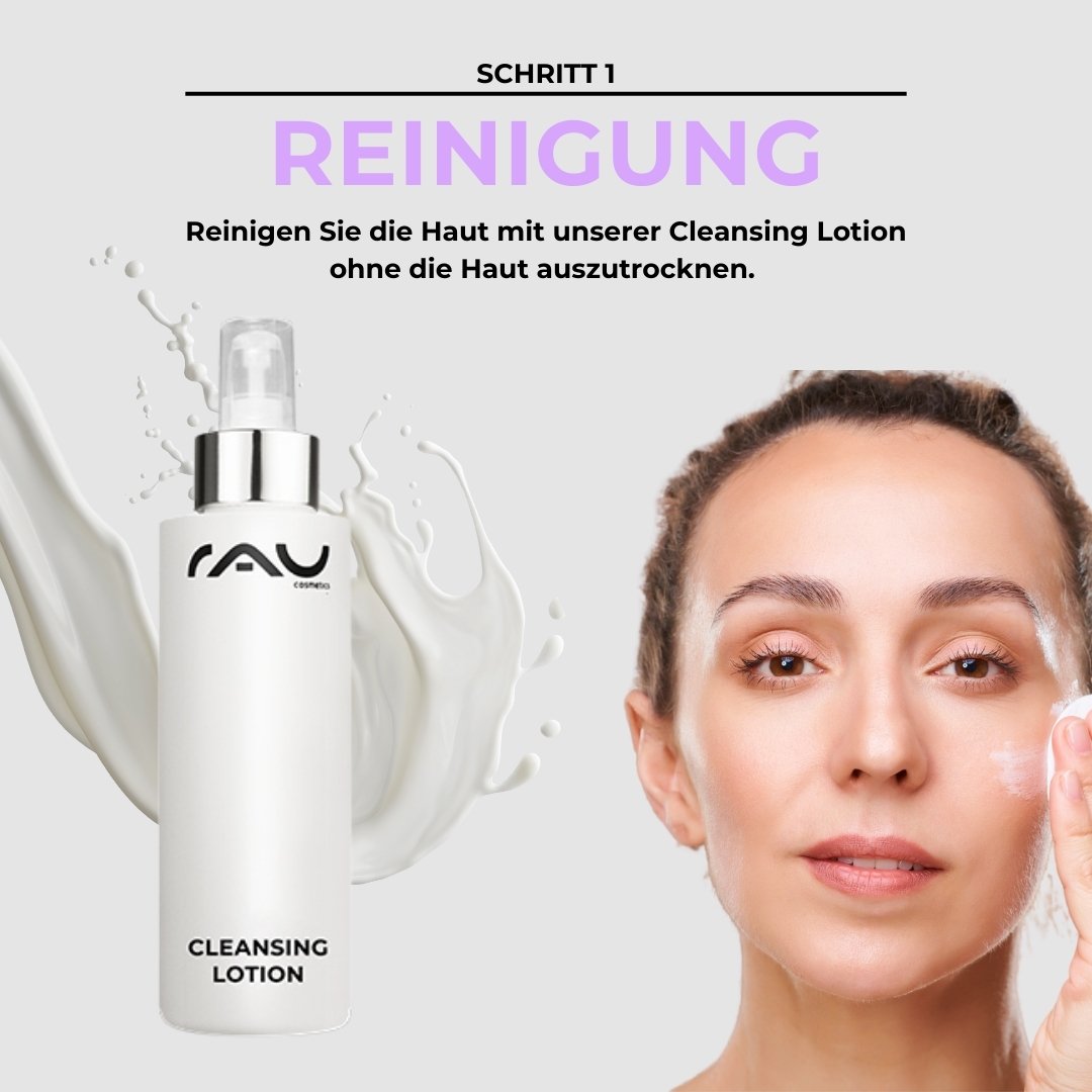 Flacone di lozione detergente di RAU Cosmetics con una donna che la applica sul viso, sottolineando la prima fase della routine di base per la pelle secca.