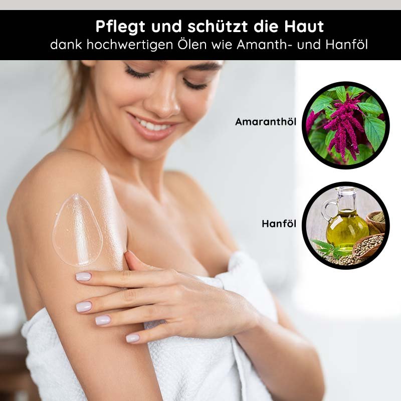 Eine lächelnde Frau mit gesunder Haut trägt ein Hautpflegegel auf ihre Schulter auf, umgeben von Amaranth- und Hanföl.