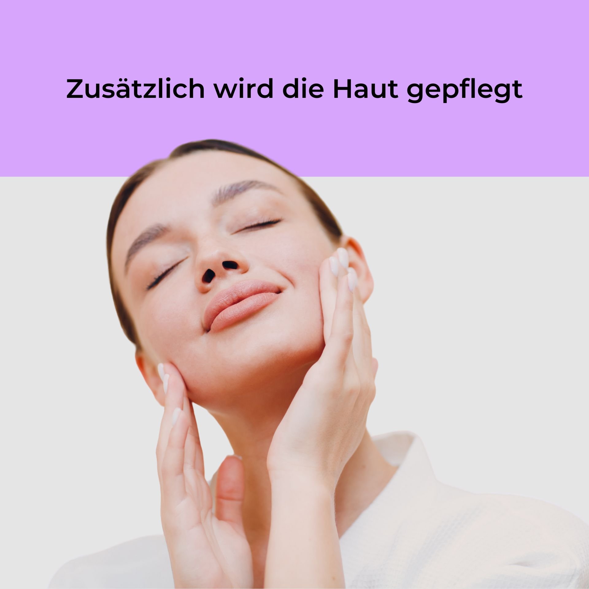 Donna con gli occhi chiusi e un dolce sorriso, che si tocca il viso con entrambe le mani, circondata da uno sfondo chiaro e neutro, simboleggia cura della pelle e relax.