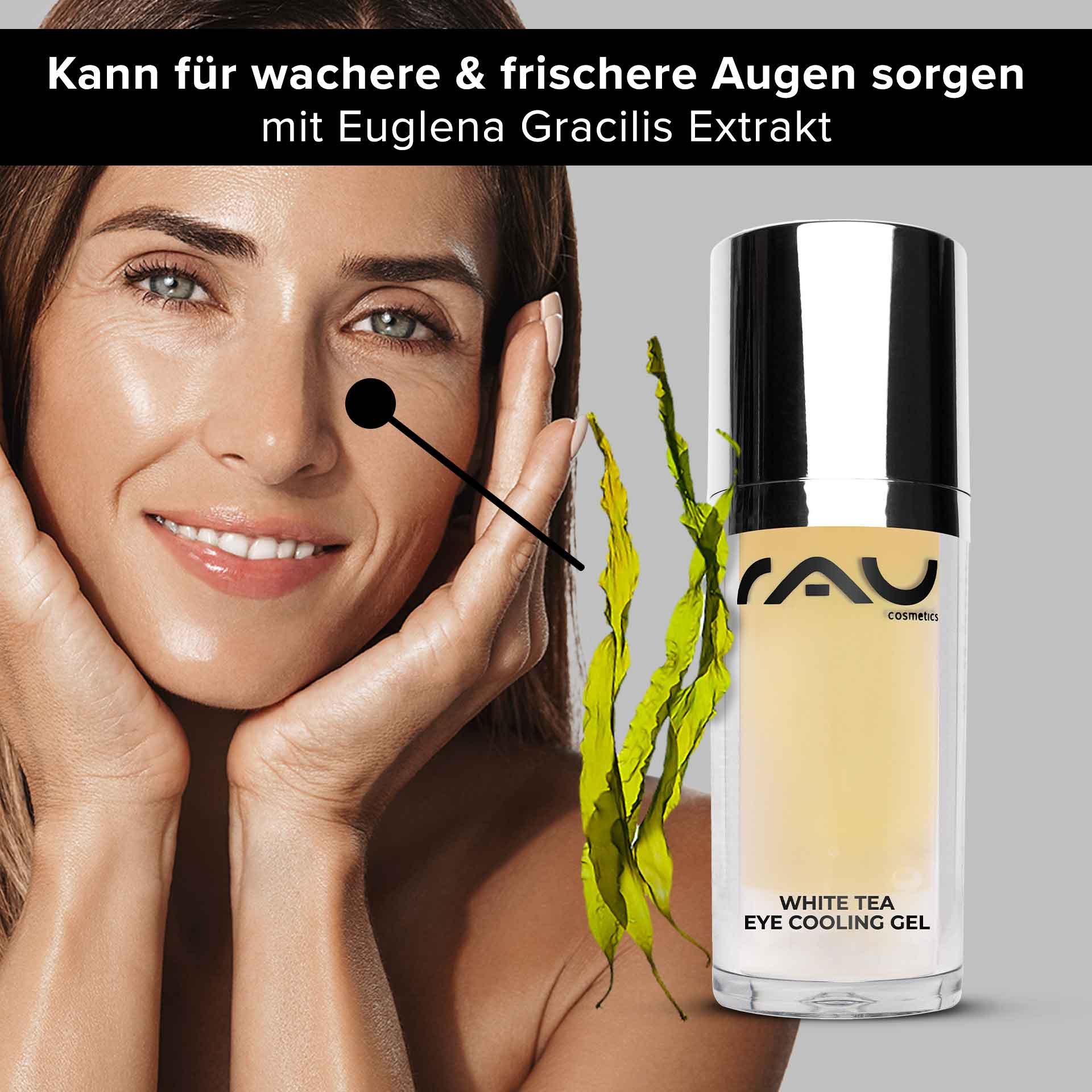 Frau con frischem Teint e Händen im viso, präsentiert RAU Cosmetics White Tea Eye Cooling Gel, umgeben von Euglena Gracilis Extrakt, betont anti-aging e Augenpflege.