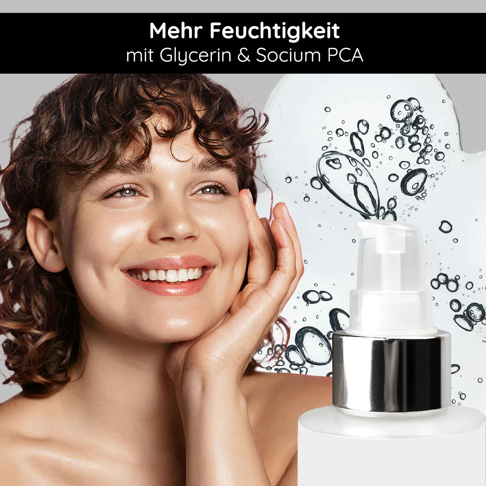 Caviar Pore Minimizer Serum 100 ml con estratto di Plancton Lächelnde Frau mit lockigem Haar, die Gesichtspflegeprodukt hält, umgeben von Wasserblasen, betont Feuchtigkeitsvorteile mit Glycerin und Sodium PCA.