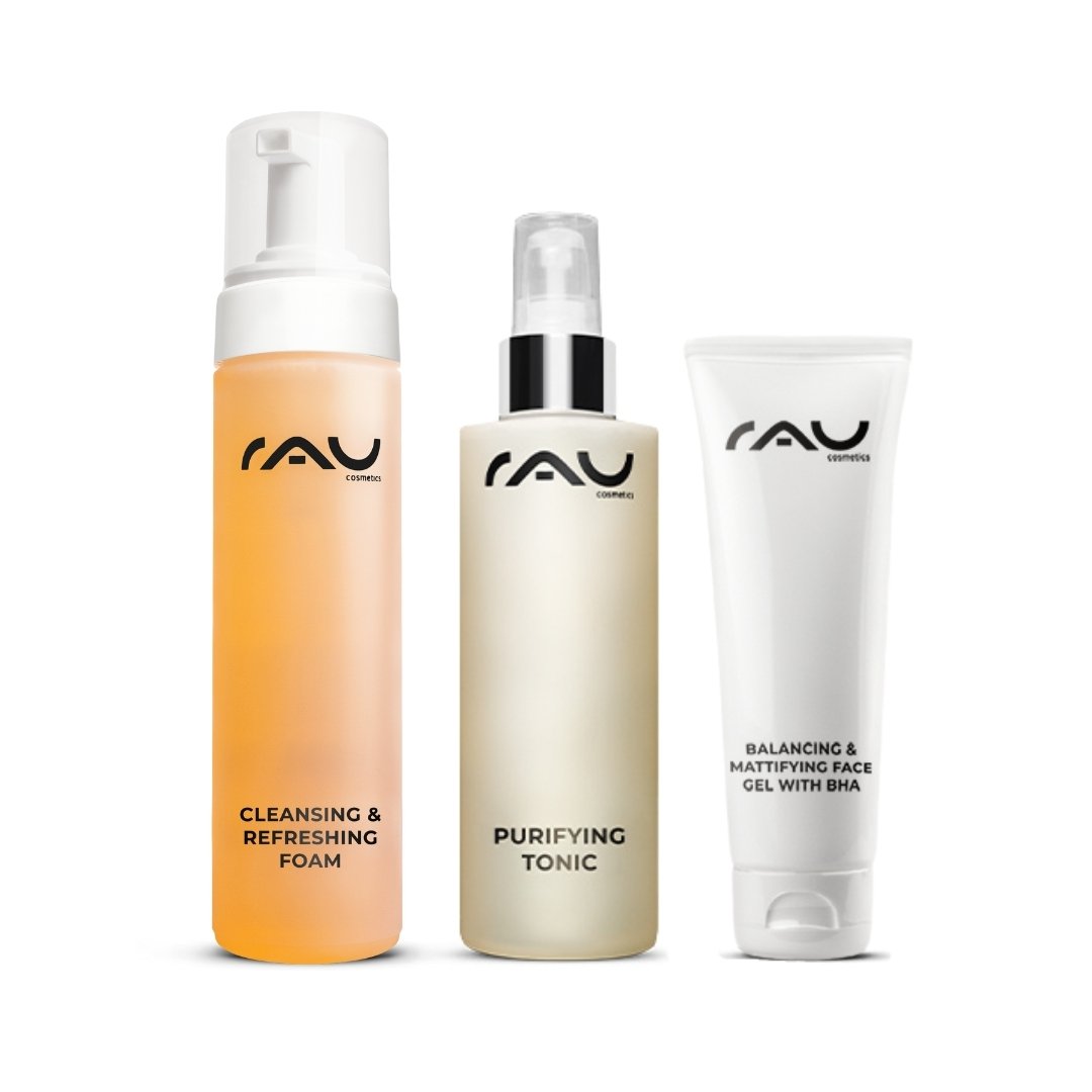 Schiuma detergente e rinfrescante, tonico purificante e gel viso riequilibrante ed opacizzante con BHA di RAU Cosmetics, parte della routine di cura di base per pelle grassa.