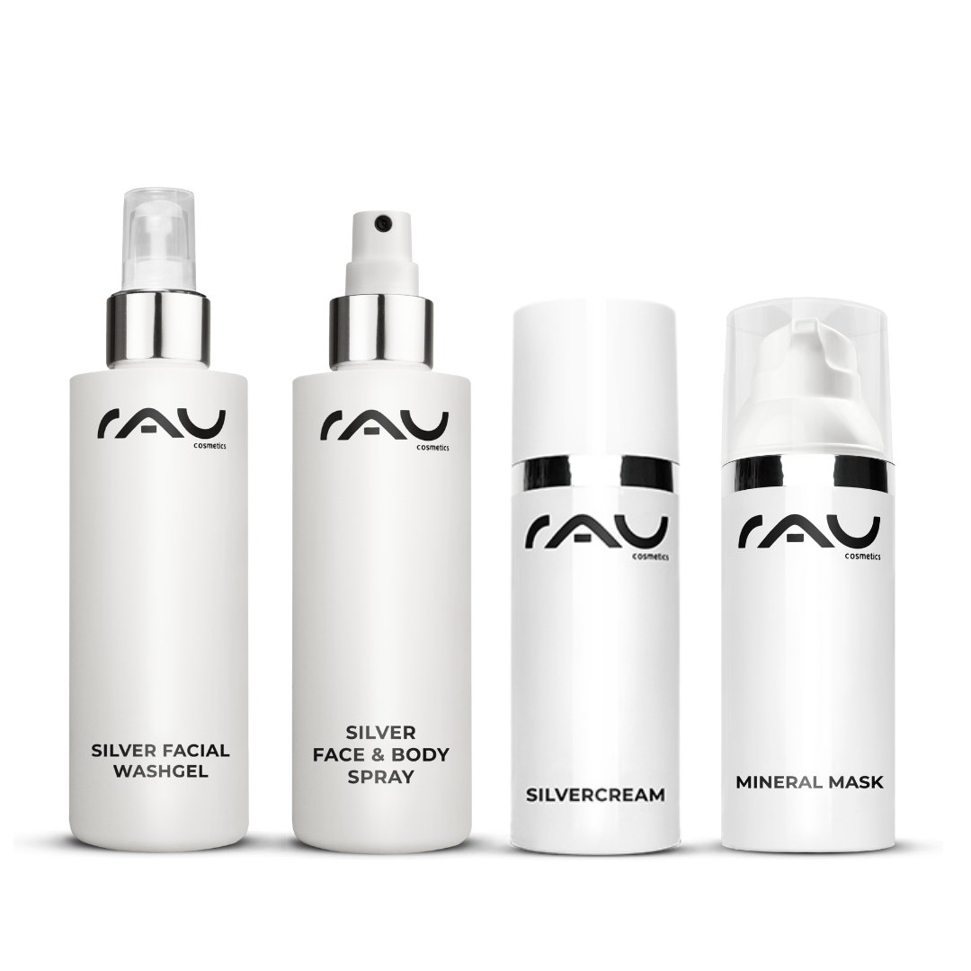Routine di cura professionale per la neurodermite di RAU Cosmetics, composta da gel detergente all'argento, spray argento viso e corpo, crema all'argento e maschera minerale, in eleganti flaconi bianchi con logo nero.