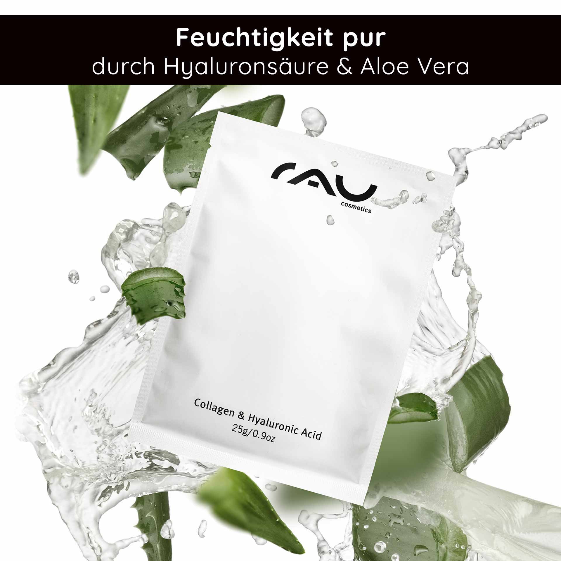 Confezione della maschera al collagene e acido ialuronico con logo RAU Cosmetics, circondata da foglie di aloe vera e spruzzi d'acqua, che sottolinea l'idratazione intensa e i benefici anti-age.