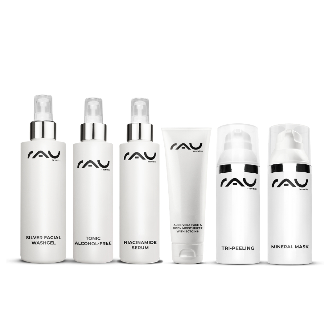 Routine professionale per la pelle mista Profi Pflegeroutine für Mischhaut von RAU Cosmetics, bestehend aus sanftem Reinigungsgel, alkoholfreiem Tonic, Niacinamid-Serum, Aloe Vera Feuchtigkeitsgel, Tri-Peeling und Mineralmaske, präsentiert in eleganten weißen Flaschen mit schwarzem Logo.