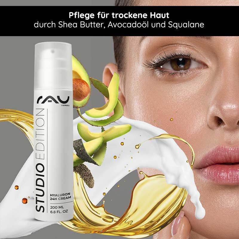 Hyaluron 24h Cream von RAU Cosmetics mit Sheabutter und Avocadoöl, mit dem Gesicht eines Models und Spritzern aus Creme und Öl, die die Feuchtigkeitsversorgung trockener Haut betonen.
