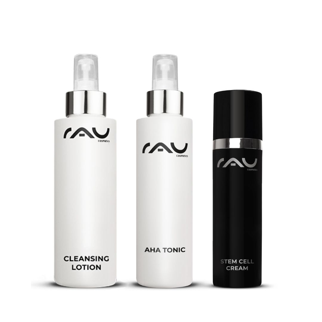 Routine di base per la cura della pelle matura Basis Pflegeroutine für reife Haut von RAU Cosmetics, bestehend aus sanfter Reinigungslotion, regenerierendem AHA Tonic und Stem Cell Cream.